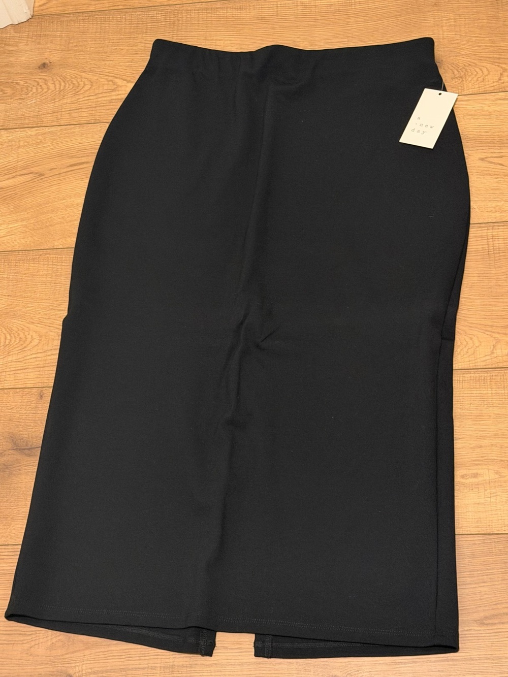 Size M - Classic Black Pencil Skirt - Sleek Office & Evening Wear